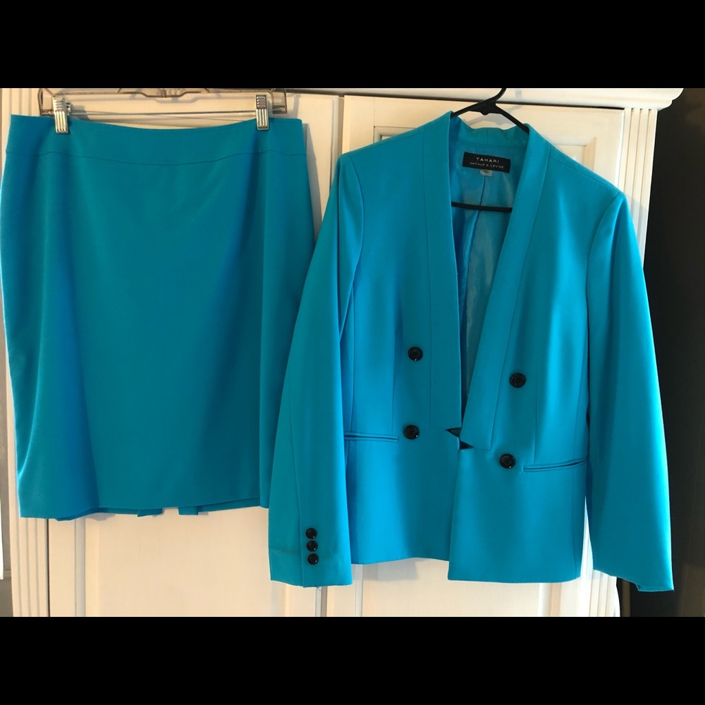 Tahari suit top/skirt.